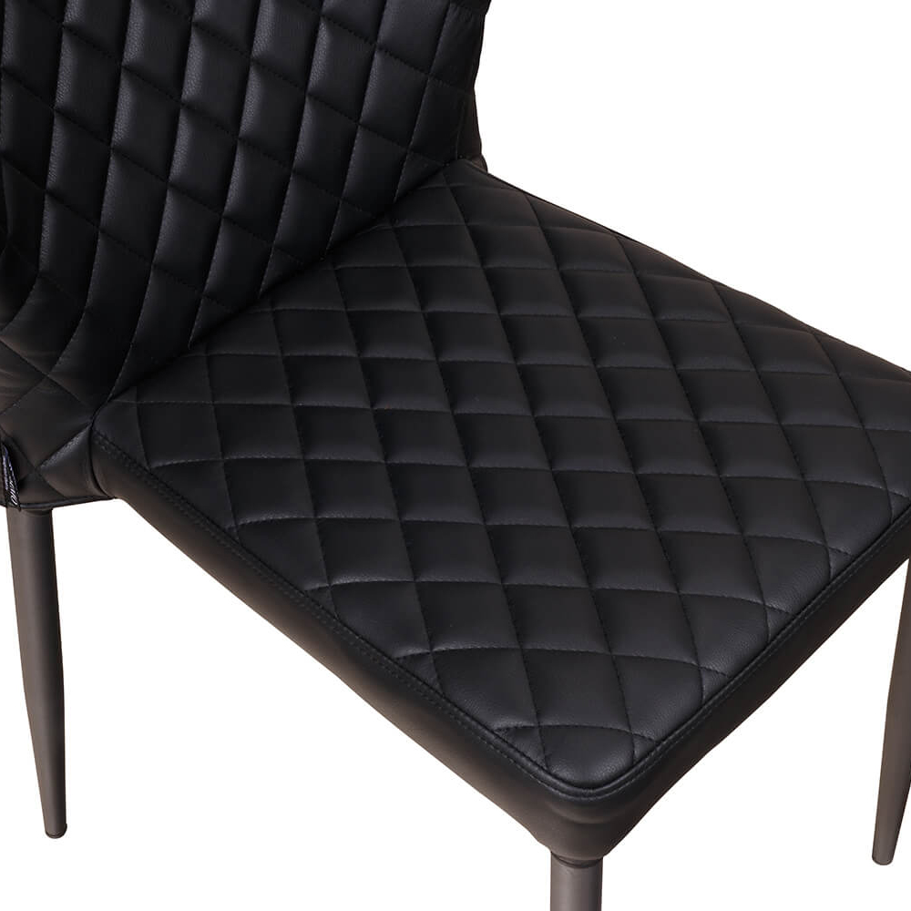 Gepolsterter Gastronomiestuhl Loras-ST Black mit Rautensteppung und schwarzem Aluminiumgestell