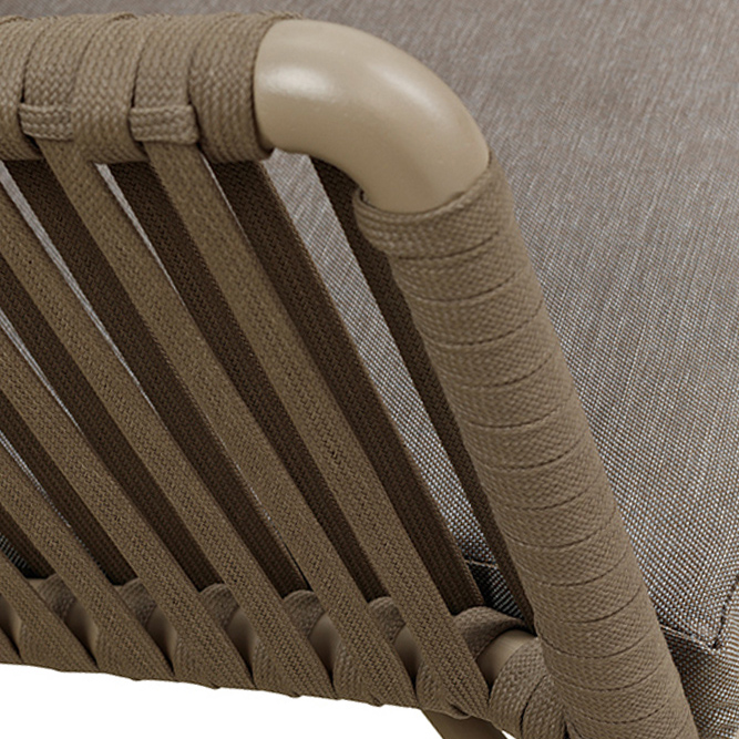 Gastronomie_Terrassenstuhl_Ramila_Brown_Detail_1_1000px Ramila-48 Brown Terrassenstuhl mit beigem Aluminiumgestell und Textilen-Rücken, stapelbar und wetterfest für Gastronomie Detailansicht Geflecht