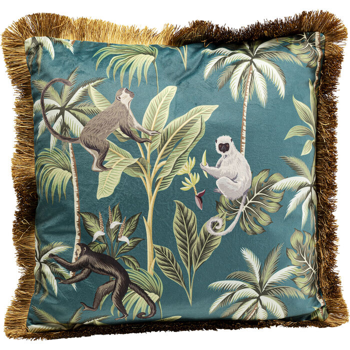 Gastronomie_kissen_ jungle_fever_45x45cm_frontal Kissen Jungle Fever 45x45 cm mit Dschungelmotiv, Affen-Illustrationen, exotischen Pflanzen und dekorativem Fransenrand auf grünem Stoff – Frontansicht
