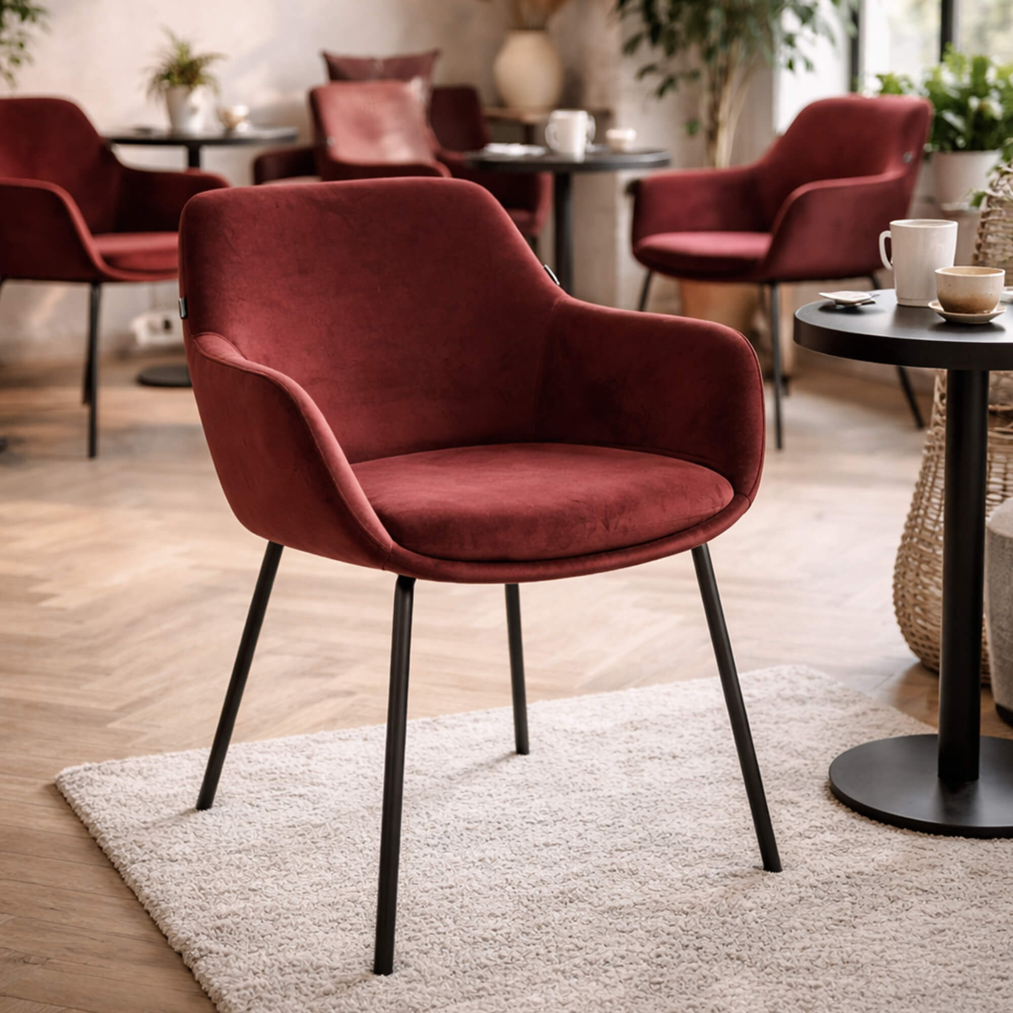 Polsterstuhl Revogo – roter Polsterstuhl mit Armlehnen in gemütlichem Caféambiente