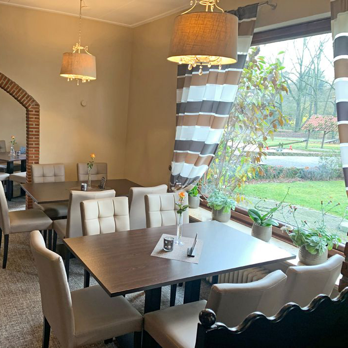 Beizton: Wenge/Bezug:D-1128/Foto: Café Gut Aarnink, Bad Bentheim