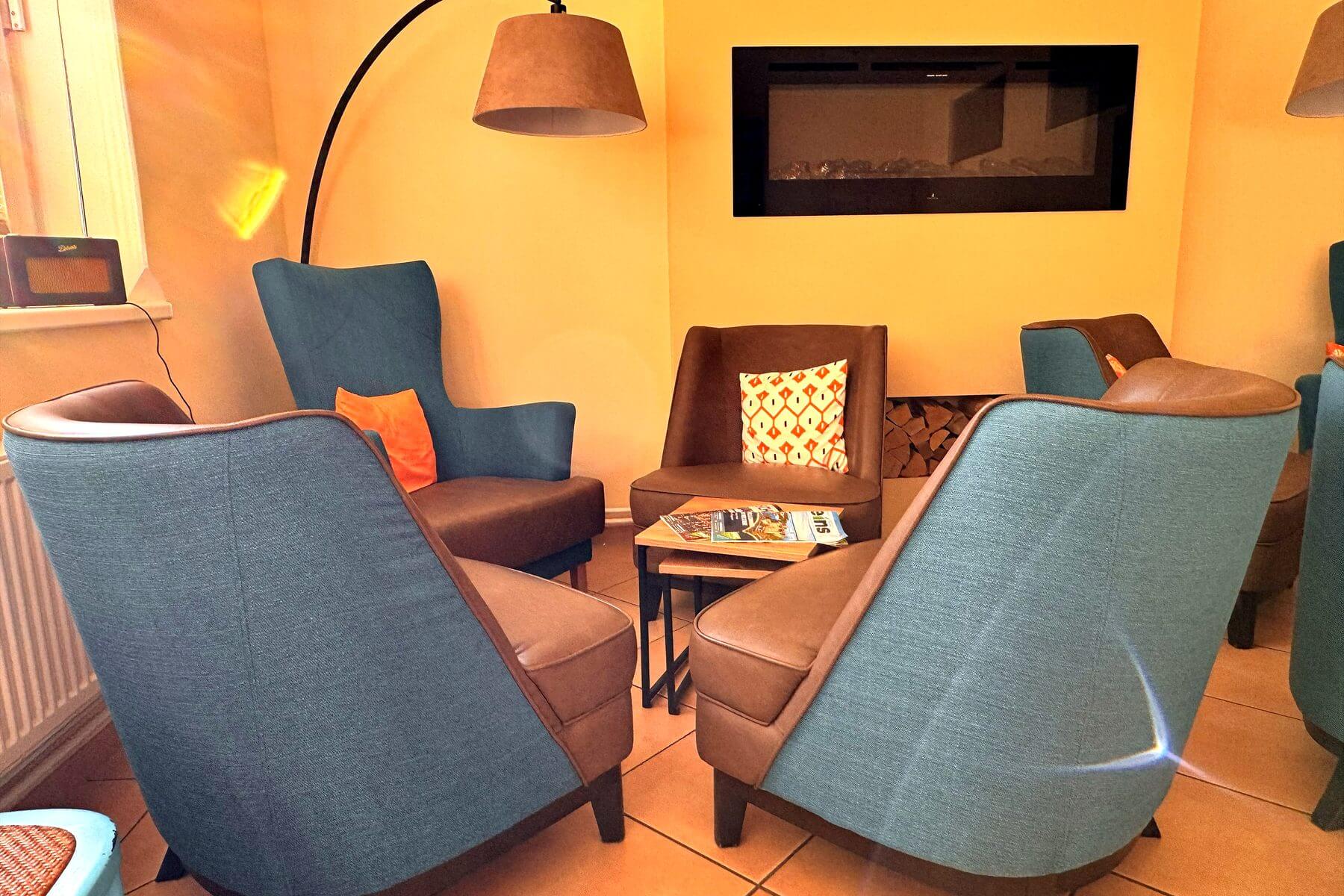 Loungesessel im Wartezimmer der Gemeinschaftspraxis Lemke Detailansicht eines Loungesessels im Wartezimmer der Gemeinschaftspraxis Lemke in Lützow