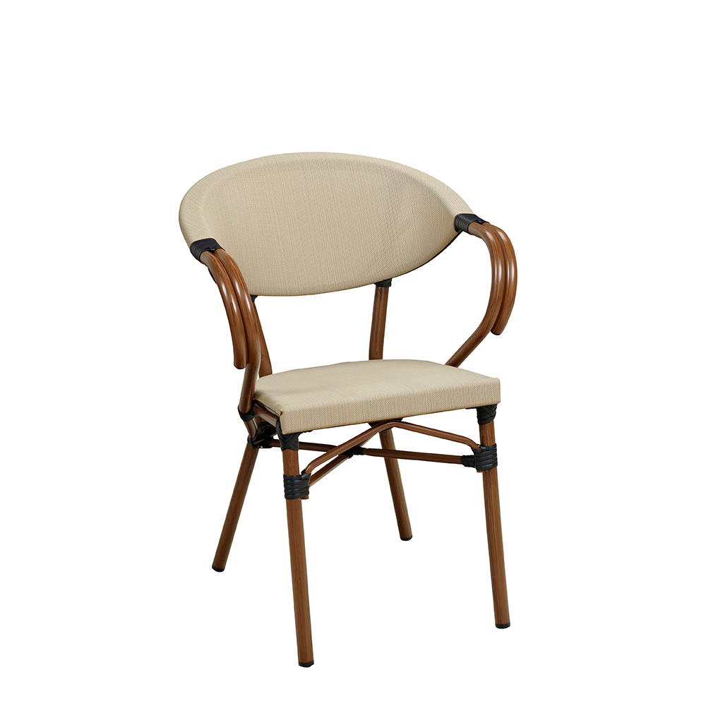 Ganua-creme_vorne-2_color-mont_1000px Stapelbarer Terrassenstuhl Ganua Cream mit Textilen-Gewebe und Aluminiumgestell in Bambusoptik