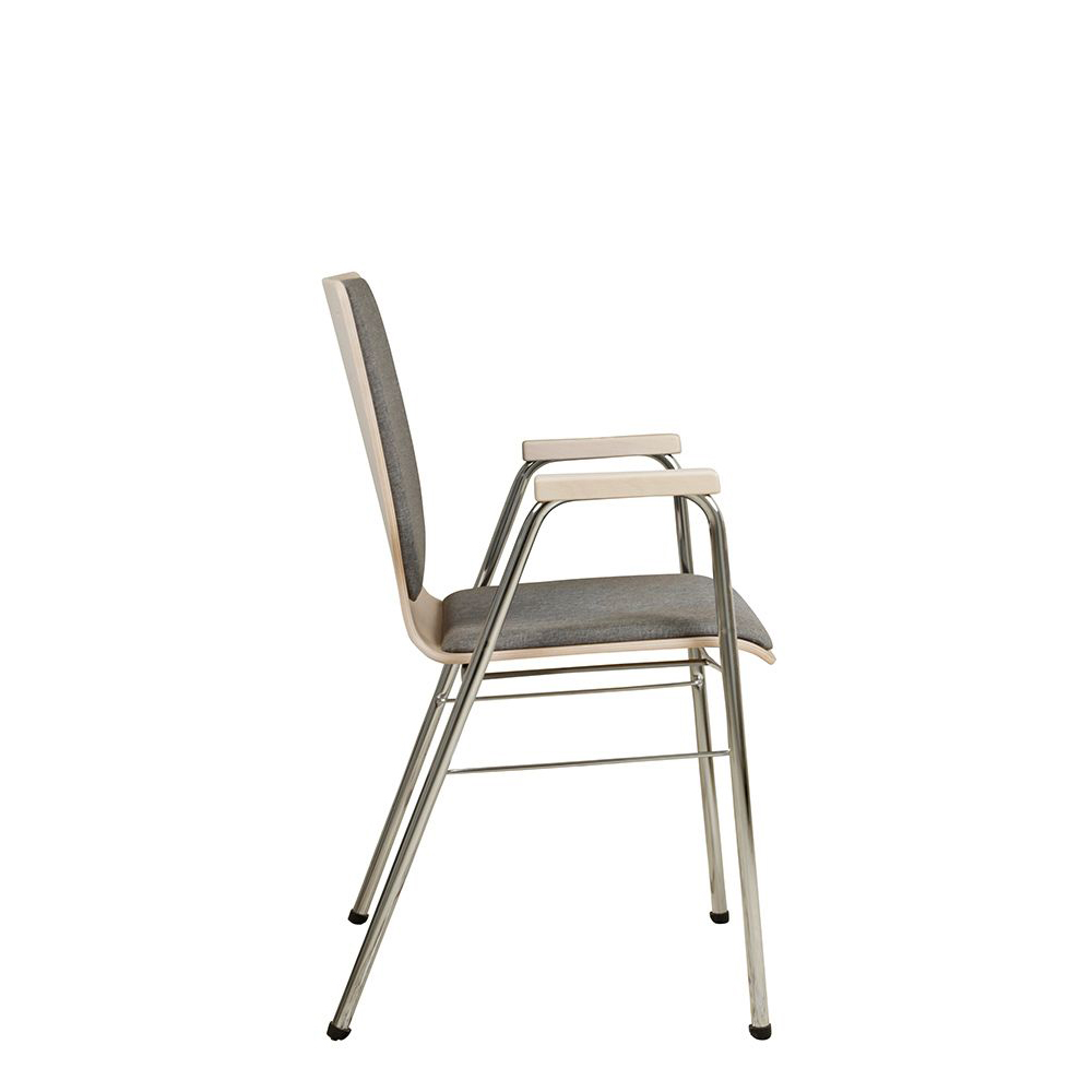 Beizton: Kastelleiche  | Bezug: Lux 5Konferenzstuhl Eruno-220-A50 mit Sitz- und Rückenpolster, Holzlehne, Armlehnen und verchromtem Gestell Seitenansicht