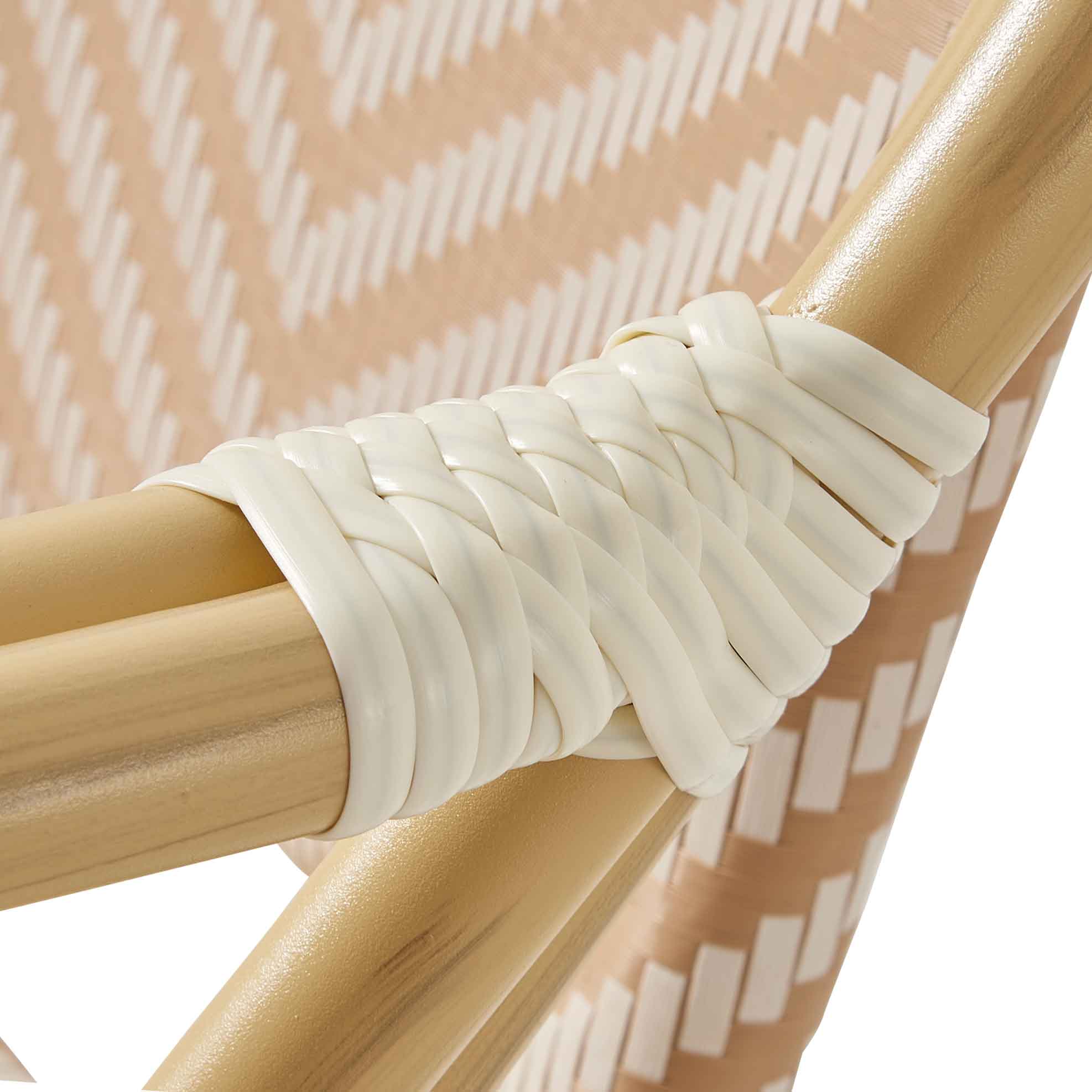 Zypern Arm Cream White Outdoorstuhl mit Armlehnen und robuster Flechtverbindung in Rattan-Optik– Detailansicht Flechtverbindung Armlehne