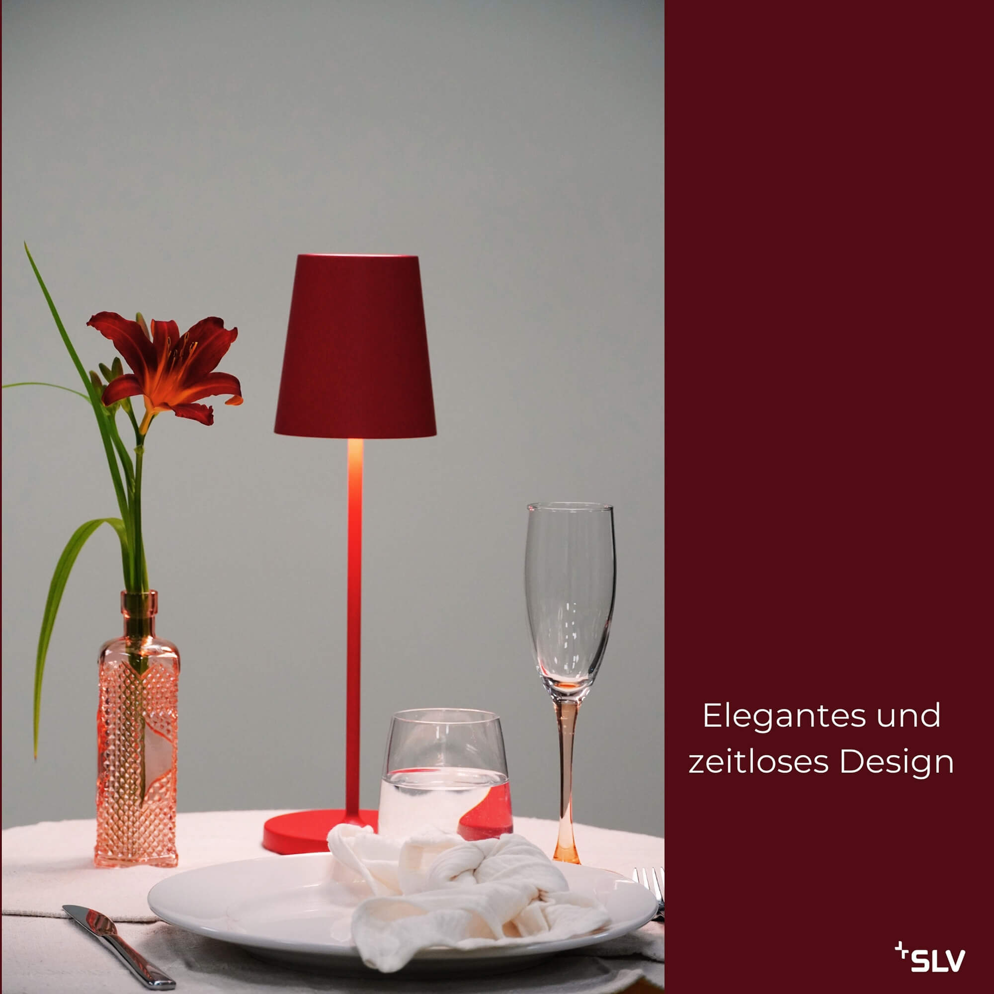 outdoorlampe Vinolina in Rot mit elegantem und zeitlosem Design outdoorlampe Vinolina in Rot auf gedecktem Tisch mit Vase, Wasserglas und elegantem, zeitlosem Design