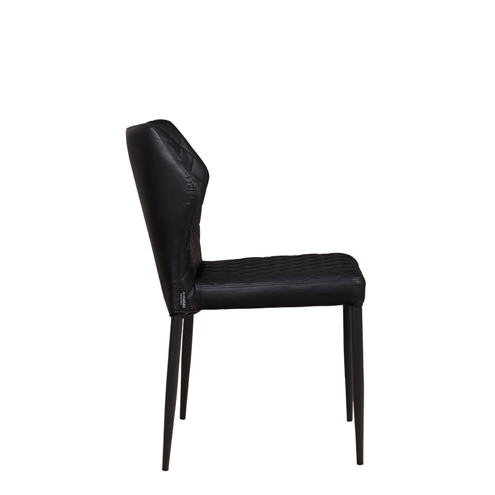 Gepolsterter Gastronomiestuhl Loras-ST Black mit Rautensteppung und schwarzem Aluminiumgestell