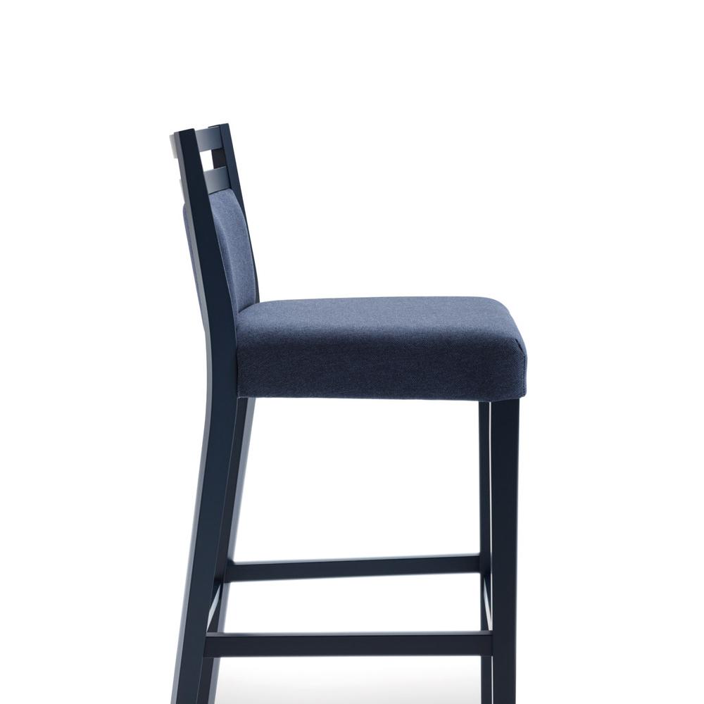 Gastronomie_Holzbarhocker_Polster_Sirva-Bar-472FI_d1