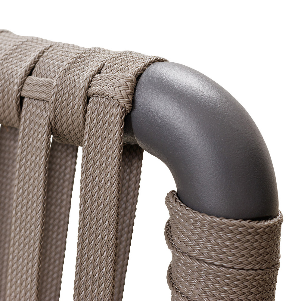 Gastronomie Terrassenstuhl Ramila-48 Taupe als moderner, wetterfester Outdoorstuhl mit Geflecht und Kissen auf Metallgestell Detailansicht