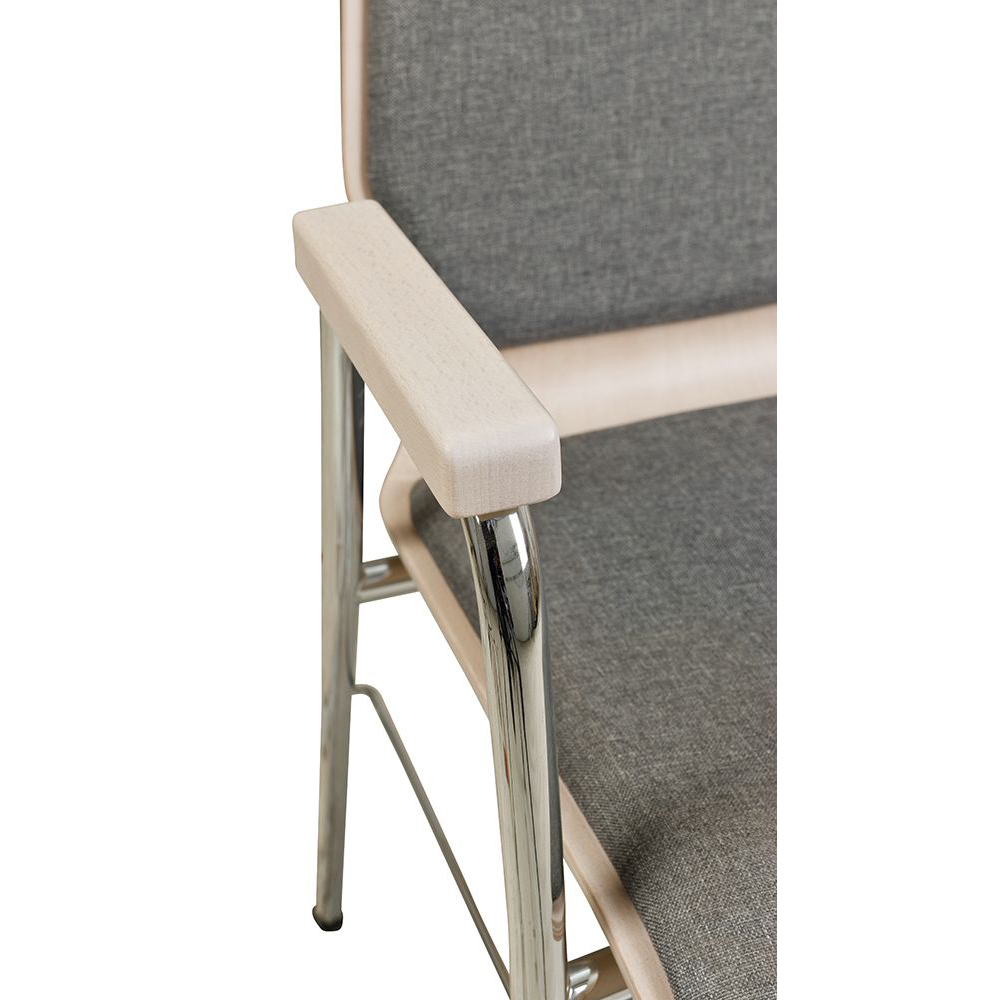 Konferenzstuhl Eruno-220-A50 mit Sitz- und Rückenpolster, Holzlehne, Armlehnen und verchromtem Gestell Beizton: Kastelleiche  | Bezug: Lux 5