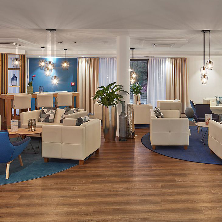 gastronomie-loungesofal-stepanus-sofa-3-_2 Foto: IFA Gesellschaft für Immobilien mbH & Co, KG, Schillingen