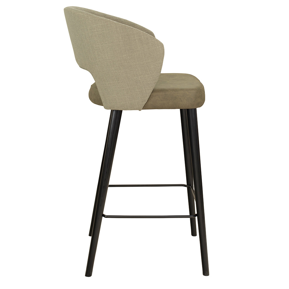Gastronomiebarhocker_Polsterbarhocker_Sonataro-200-Bar_PS01_Sitz_Bulus-17_Rue_Pesoa-r-16_Seite_1000px
