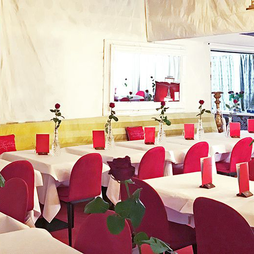 gastronomie-tischgestell-marino-tgf-400-_2 Tischgestell aus Metall für die Gastronomie - Marino-TGF-400 eingedeckt im Restaurant