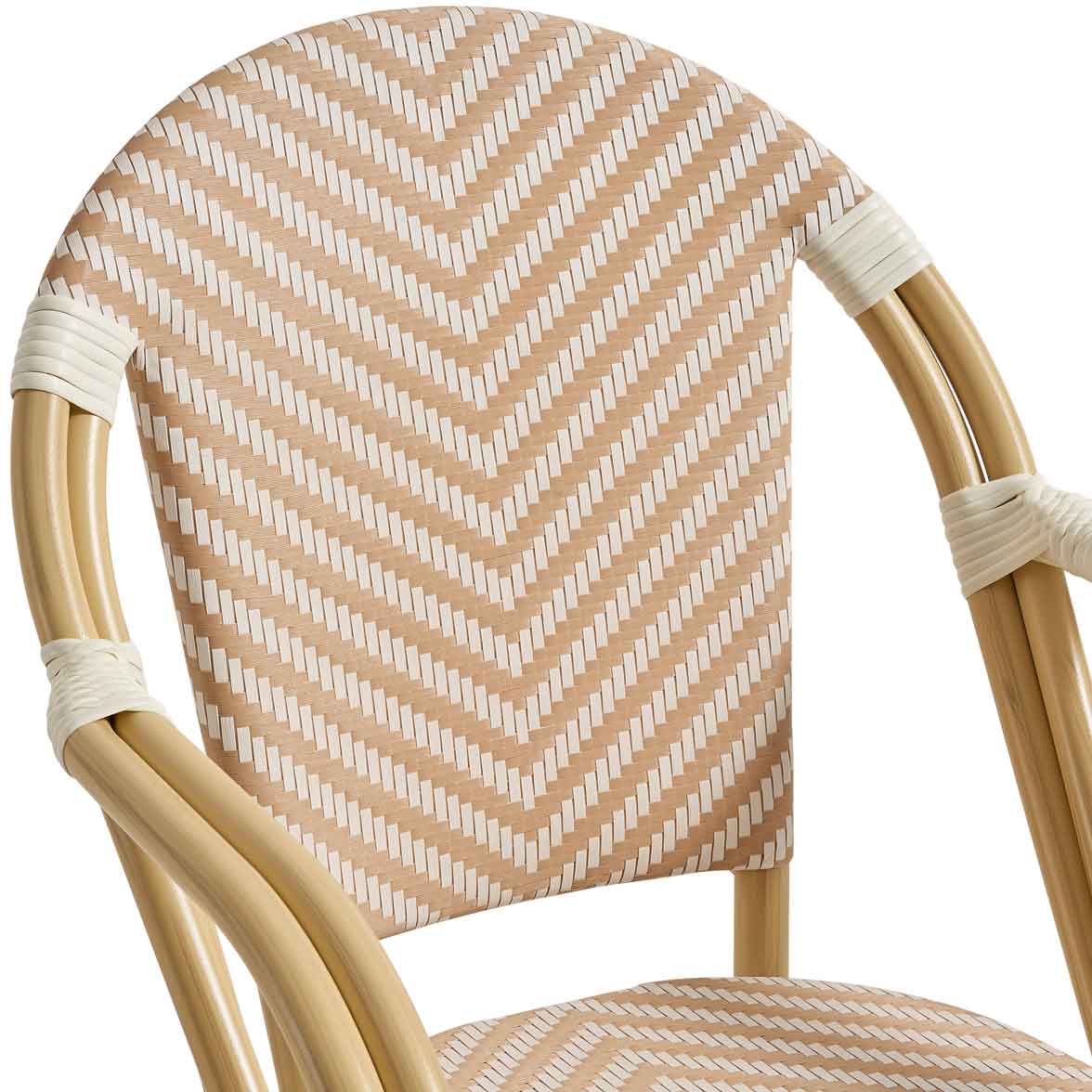 terrassenstuehle_gastronomie_zypern_arm_cream_white_detail_2 Zypern Arm Cream White Outdoorstuhl mit Armlehnen und Flechtmuster in Rattan-Optik – Detailansicht Rückenlehne