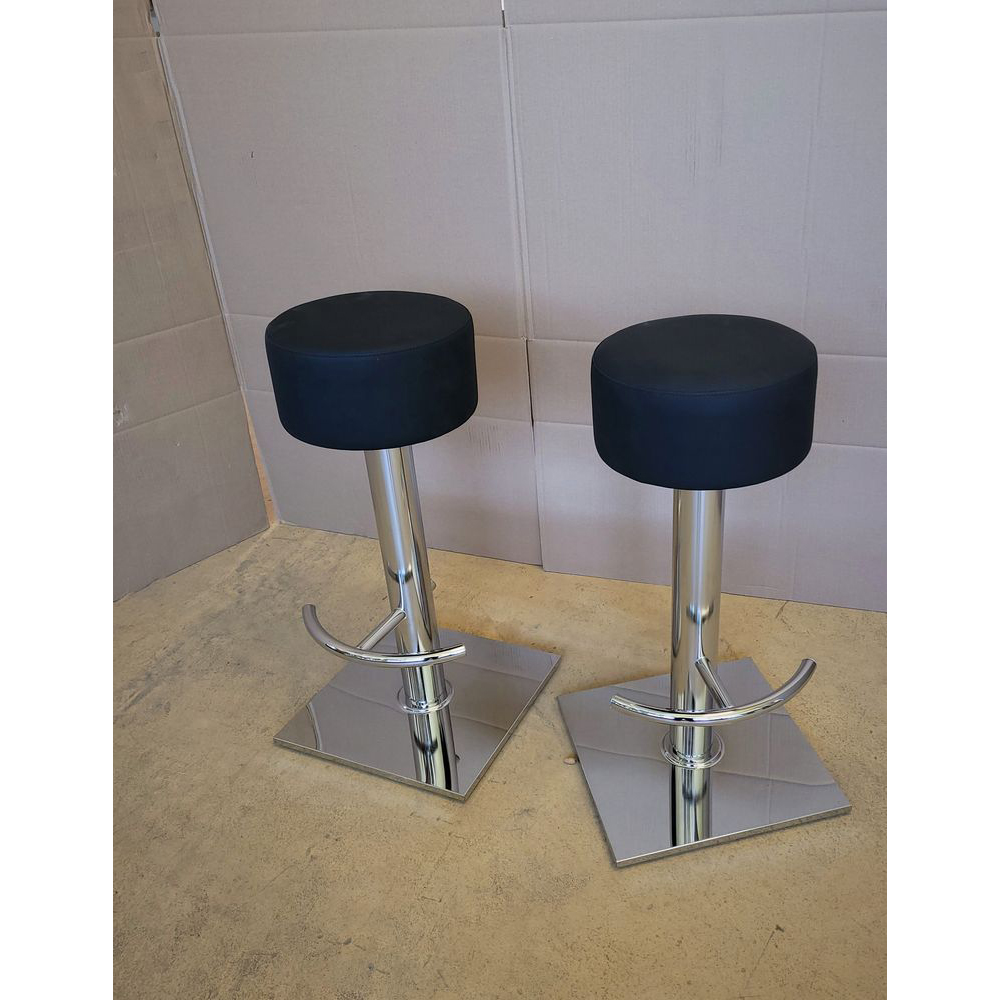 20230403_124548 Metallbarhocker Cusa Sonderposten