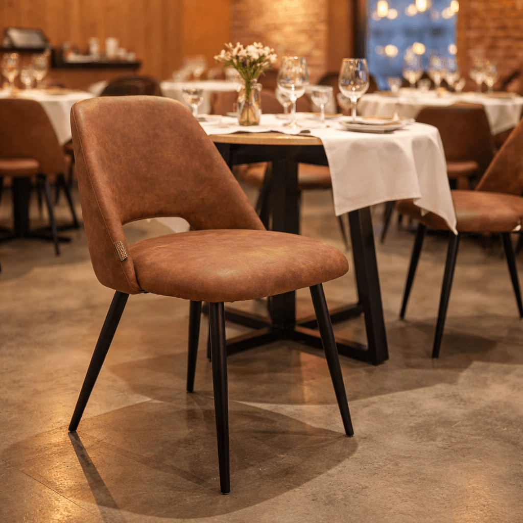 Uson Yuma 42 Vollpolsterstuhl für Gastronomie – Milieubild Einzeln