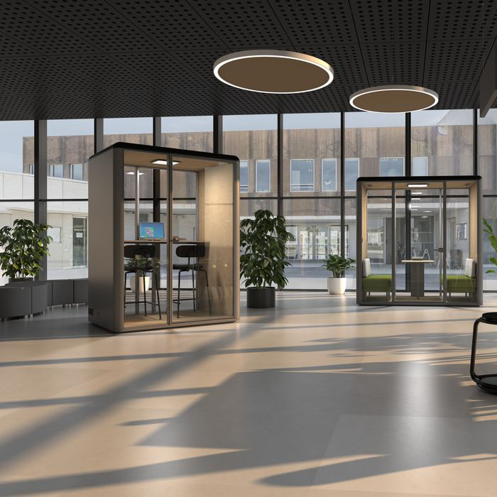 Cabines-L-i-M-en-oficina-finestrals-actualitzacio-set-2023