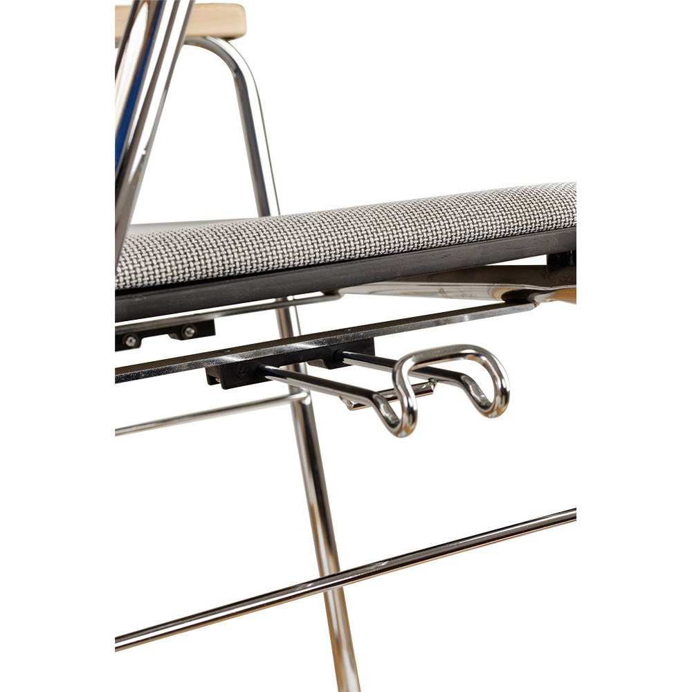 Konferenzstuhl Eruno-210-A50 mit Polstersitz, Holzlehne, Armlehnen und verchromtem Gestell Detailasnicht Bezug