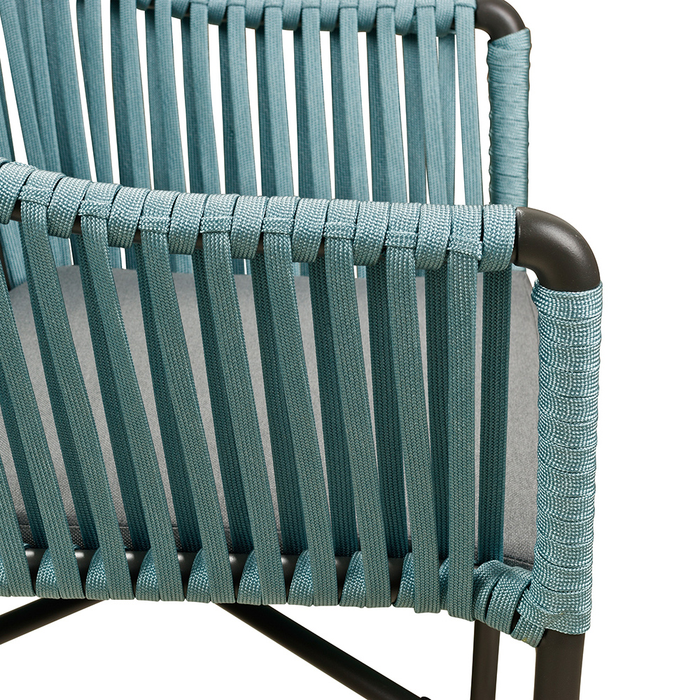 Ramila-48 Tiffany Terrassenstuhl mit beigem Aluminiumgestell und Textilen-Rücken, stapelbar und wetterfest für Gastronomie Detailansicht Kunststoff-Geflecht