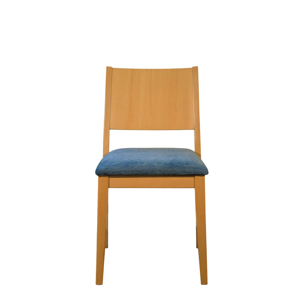 Gastronomie-Holzstuhl_Maia-SPI_frontal Stapelstuhl Maia SPI