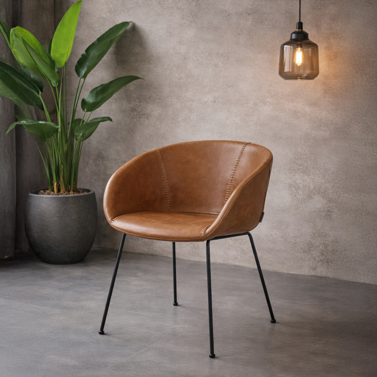 Estara Brown Indoorstuhl mit Armlehnen und Vollpolsterung – Stimmungsbild