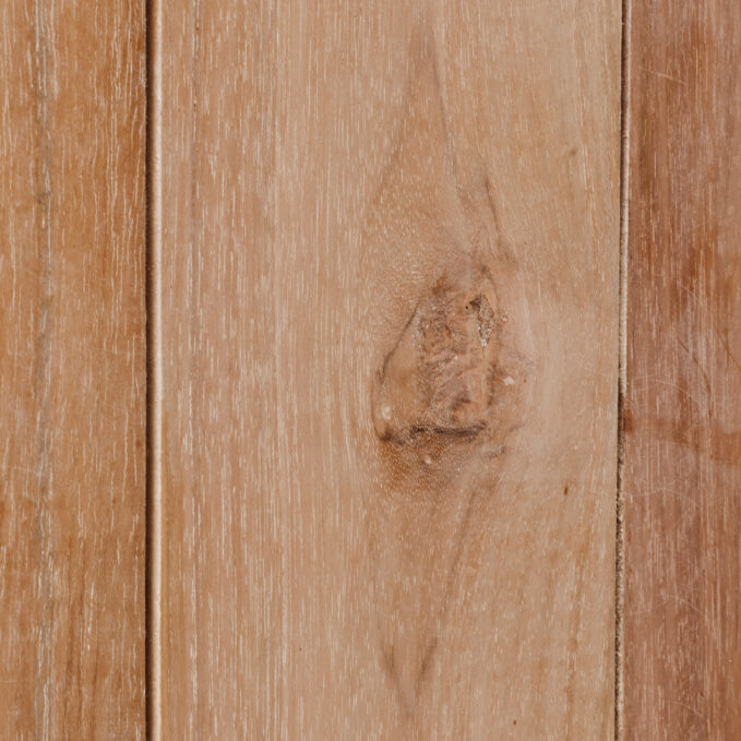 Holzstruktur in Nahaufnahme – Detail des rechteckigen Outdoor-Tischs Zubella 140