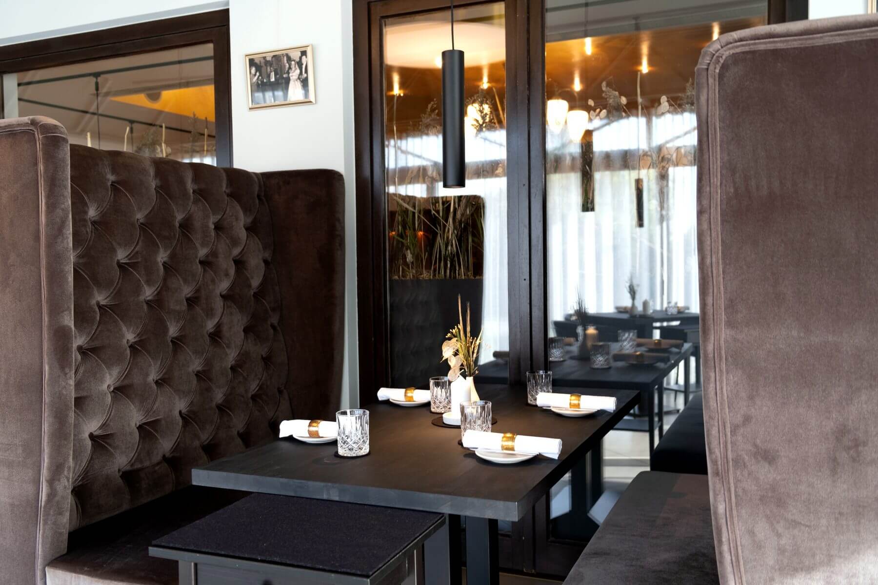 Sitznische im Restaurantbereich bei ERCK Sitznische mit hohem Banksystem im Restaurantbereich bei ERCK in Bad Schönborn
