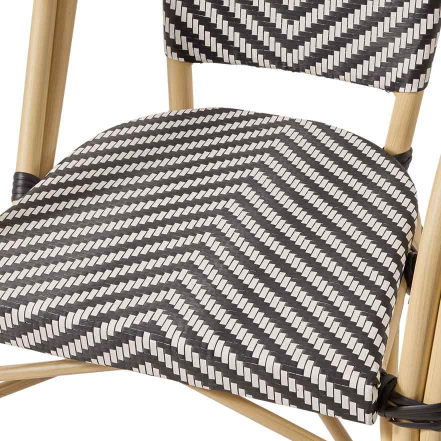 gastro_terrassenstühle_zypern_arm_black_white_detail_2 Zypern Arm Black White Outdoorstuhl mit Armlehnen und schwarz-weißem Flechtmuster – Detailansicht Sitzfläche