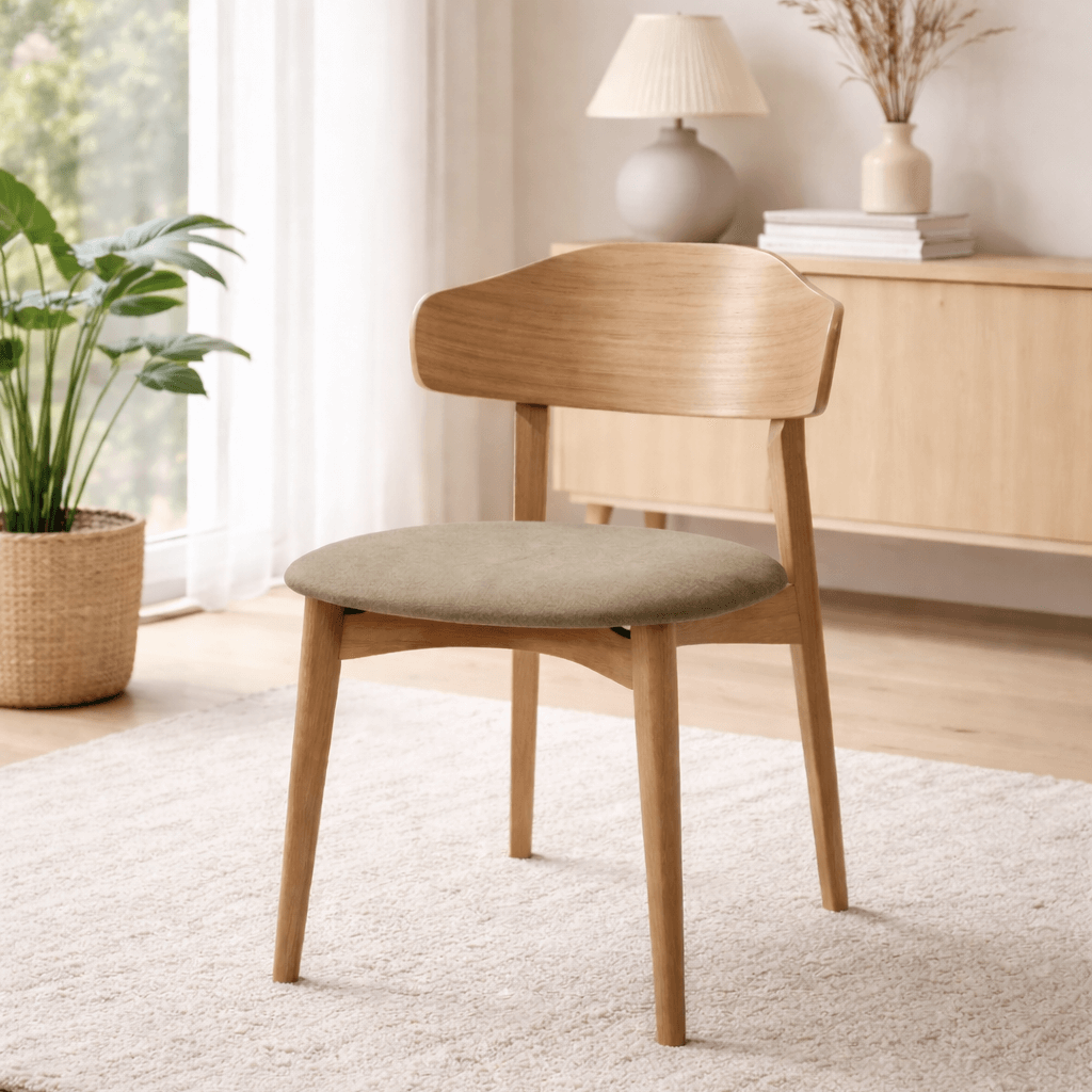 Kani P Eiche Indoorstuhl mit Polsterung – Milieubild einzeln