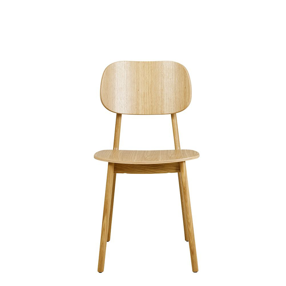 Cumpo_Eiche_frontal_1000px Gastronomiestuhl Cumpo-H mit ergonomischer Sitzfläche aus Eiche für Restaurants und öffentliche Einrichtungen