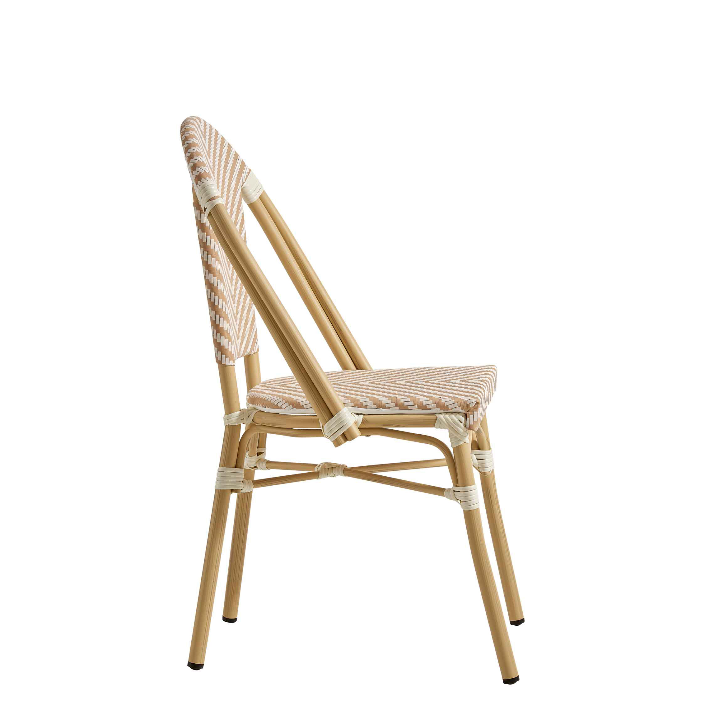 terassenstuehle_stapelbar_zypern_cream_white_seite Zypern Cream White Outdoorstuhl mit Rückenlehne mit beige-weißem Flechtmuster in Rattan-Optik - Seitenansicht