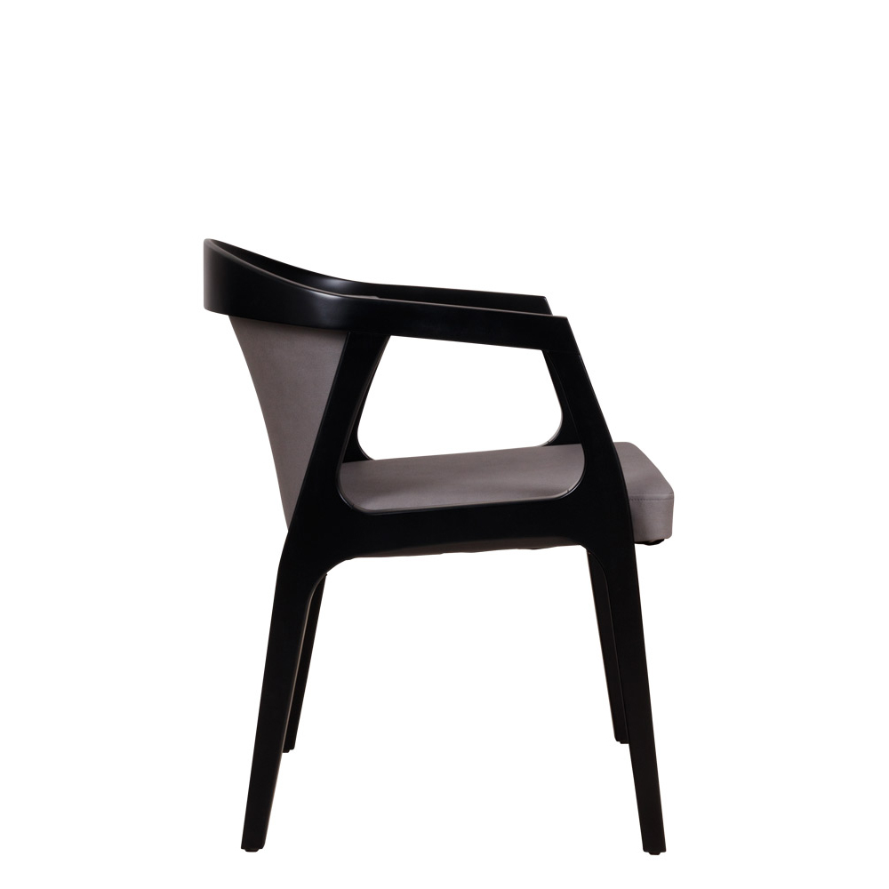 Gastronomie_Holzstuhl-SItz-Ruckenpolster_Delato-P_web-3