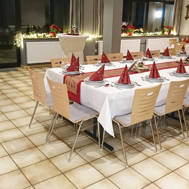 gastronomie-konferenzstuhl-eruno-612-20-_6 Konferenzstuhl Eruno-612 mit Sitzpolster, verchromtem Metallgestell, stapelbar an Bankett-Tafel