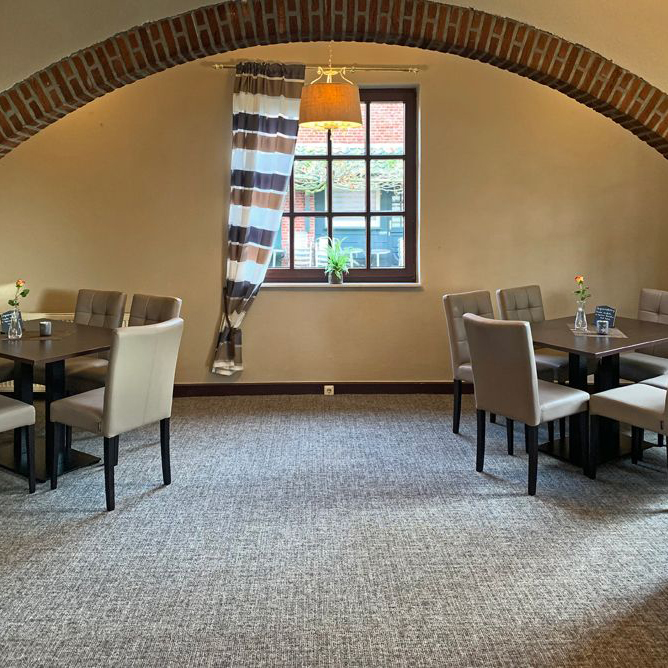 Beizton: Wenge/Bezug:D-1128/Foto: Café Gut Aarnink, Bad Bentheim