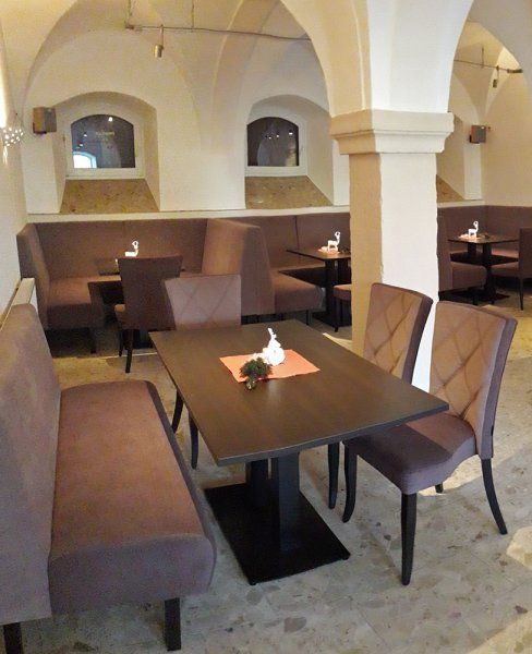 Tischgestell aus Metall für die Gastronomie - Marino-TGF-407 mit zwei Metallsäulen als Einzeltisch