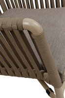 Vorschau: Ramila-48 Brown Terrassenstuhl mit beigem Aluminiumgestell und Textilen-Rücken, stapelbar und wetterfest für Gastronomie Detailansicht Geflecht Vorschau: Ramila-48 Brown Terrassenstuhl mit beigem Aluminiumgestell und Textilen-Rücken, stapelbar und wetterfest für Gastronomie Detailansicht Geflecht