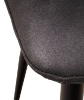 Vorschau: Polsterstuhl Derri Yuma-16 – ein Stuhl mit quadratischer Steppung und schwarzem Metallgestell für Gastronomie Detailansicht Bezuug Vorschau: Polsterstuhl Derri Yuma-16 – ein Stuhl mit quadratischer Steppung und schwarzem Metallgestell für Gastronomie Detailansicht Bezuug