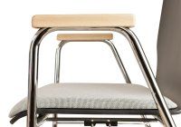 Vorschau: Konferenzstuhl Eruno-210-A50 mit Polstersitz, Holzlehne, Armlehnen und verchromtem Gestell Detailansicht Armlehne Vorschau: Konferenzstuhl Eruno-210-A50 mit Polstersitz, Holzlehne, Armlehnen und verchromtem Gestell Detailansicht Armlehne