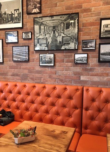 Beizton: Wenge/Bezug: Softy-14/Foto: Fa. Autogrill, Olten (CH)