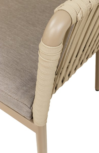 Ramila Macchiato Terrassenstuhl mit beigem Aluminiumgestell und Textilen-Rücken, stapelbar und wetterfest für Gastronomie Detailansicht Geflecht
